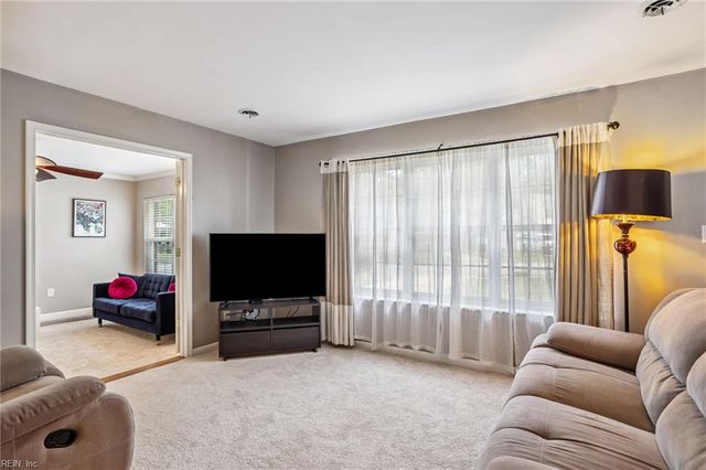 8 El Paso CT, Hampton, VA 23669