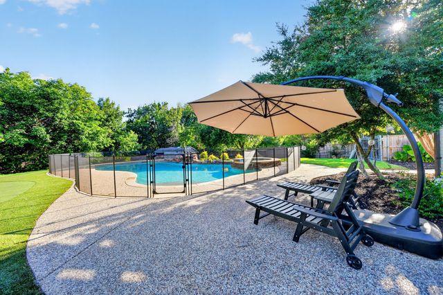813 Windlake Circle, Heath, TX 75032