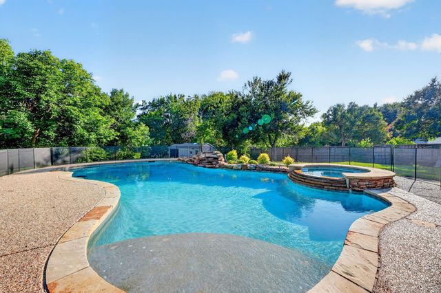 813 Windlake Circle, Heath, TX 75032
