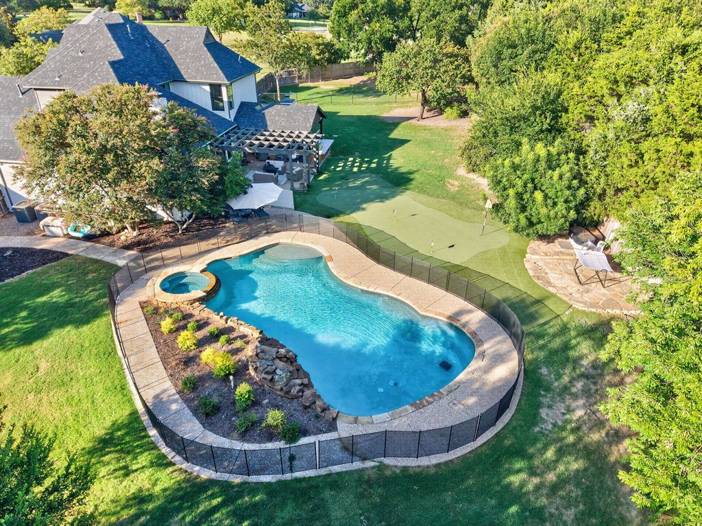 813 Windlake Circle, Heath, TX 75032