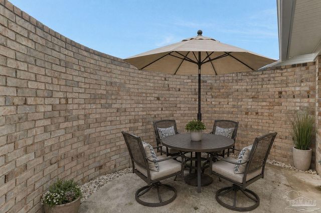 2221 Oxford Dr, Pensacola, FL 32503