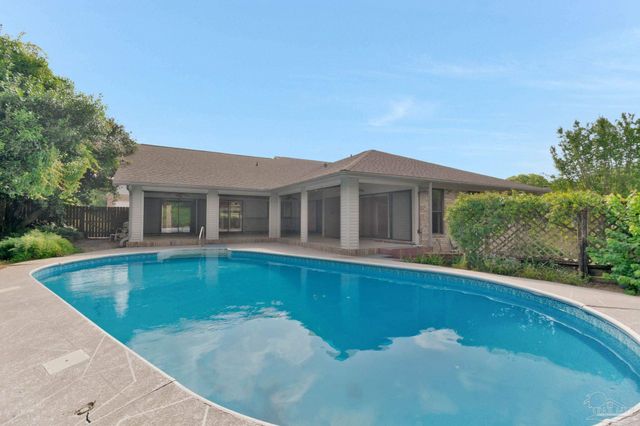 2221 Oxford Dr, Pensacola, FL 32503