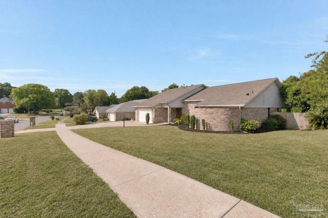 2221 Oxford Dr, Pensacola, FL 32503