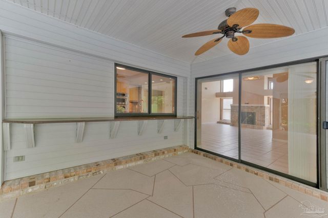2221 Oxford Dr, Pensacola, FL 32503