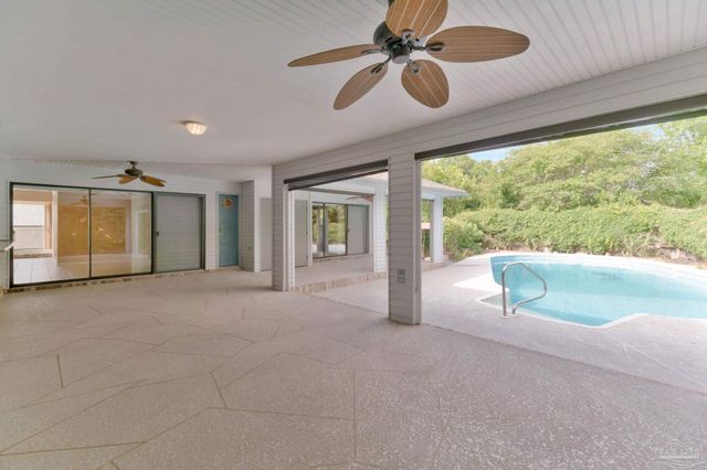 2221 Oxford Dr, Pensacola, FL 32503