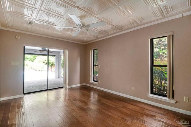 2221 Oxford Dr, Pensacola, FL 32503