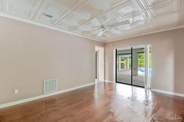 2221 Oxford Dr, Pensacola, FL 32503
