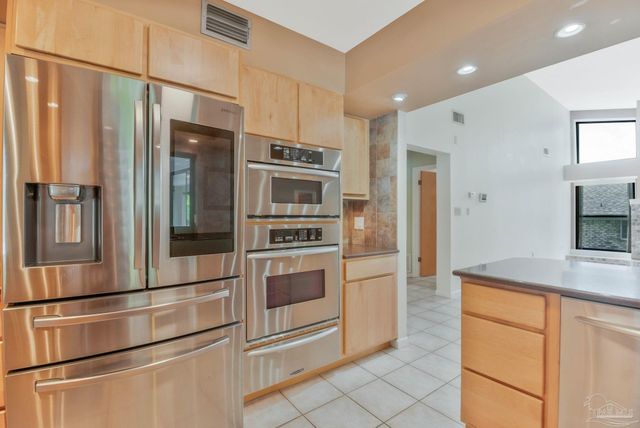 2221 Oxford Dr, Pensacola, FL 32503