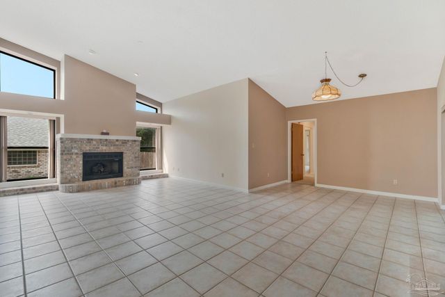 2221 Oxford Dr, Pensacola, FL 32503