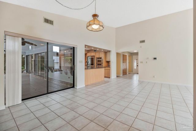 2221 Oxford Dr, Pensacola, FL 32503