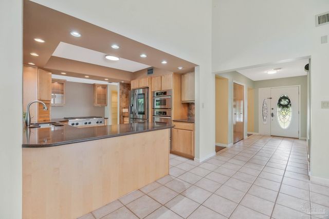 2221 Oxford Dr, Pensacola, FL 32503