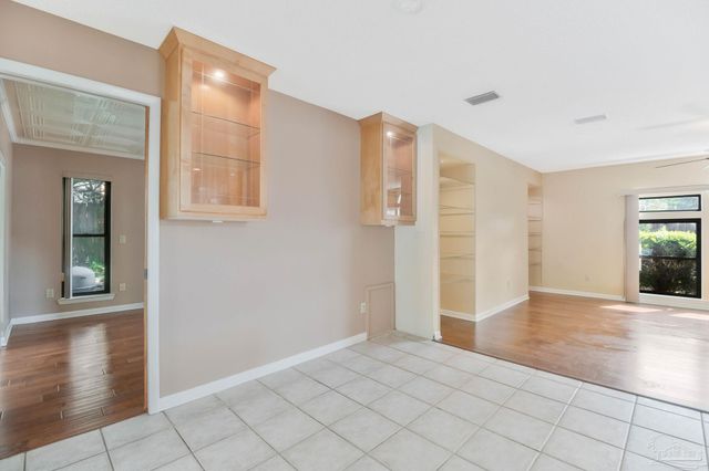 2221 Oxford Dr, Pensacola, FL 32503