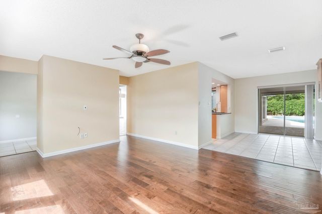 2221 Oxford Dr, Pensacola, FL 32503