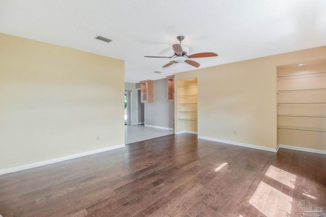 2221 Oxford Dr, Pensacola, FL 32503