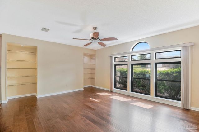 2221 Oxford Dr, Pensacola, FL 32503