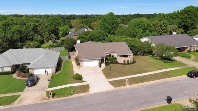 2221 Oxford Dr, Pensacola, FL 32503