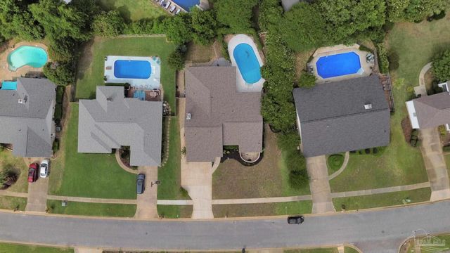 2221 Oxford Dr, Pensacola, FL 32503