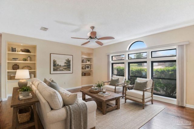 2221 Oxford Dr, Pensacola, FL 32503