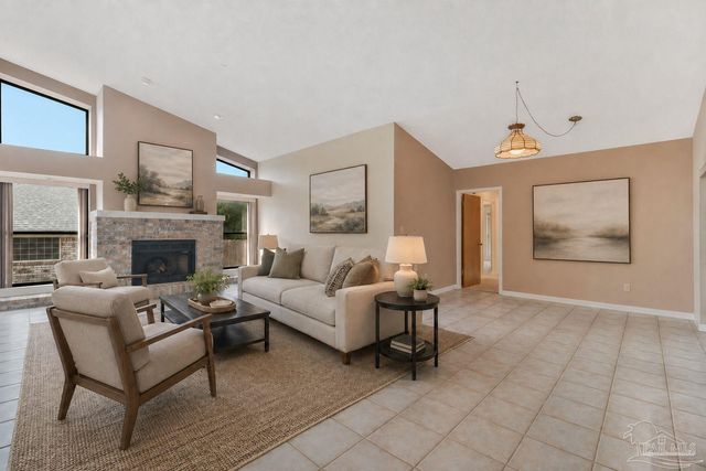 2221 Oxford Dr, Pensacola, FL 32503