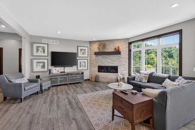 1852 Hunters TRAIL, West Bend, WI 53090