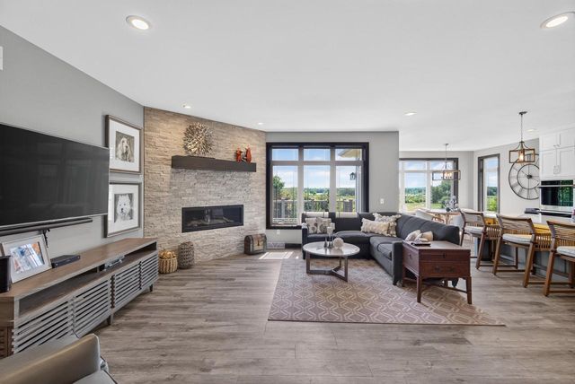 1852 Hunters TRAIL, West Bend, WI 53090