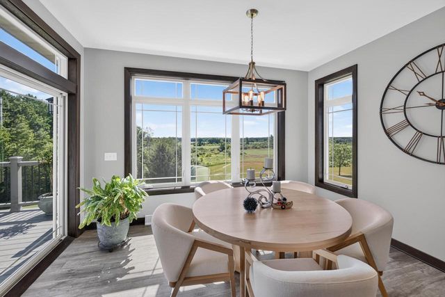 1852 Hunters TRAIL, West Bend, WI 53090