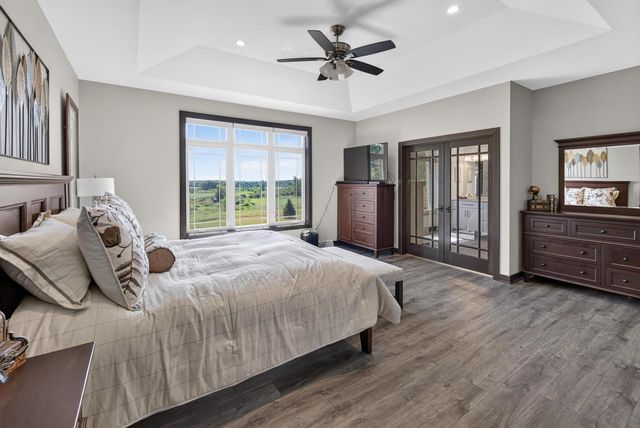 1852 Hunters TRAIL, West Bend, WI 53090