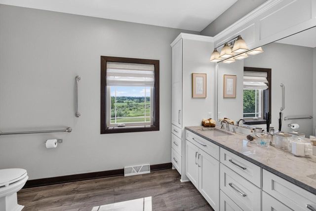 1852 Hunters TRAIL, West Bend, WI 53090