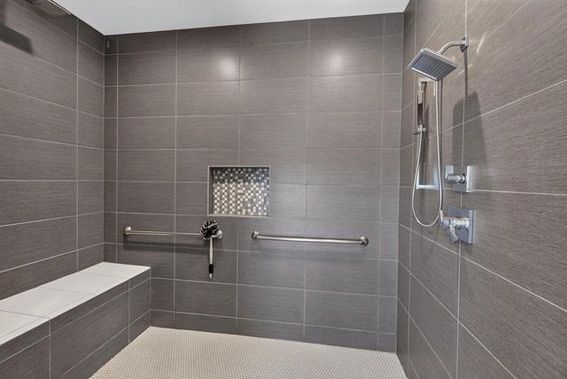 1852 Hunters TRAIL, West Bend, WI 53090