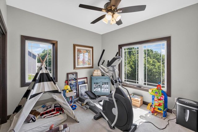 1852 Hunters TRAIL, West Bend, WI 53090