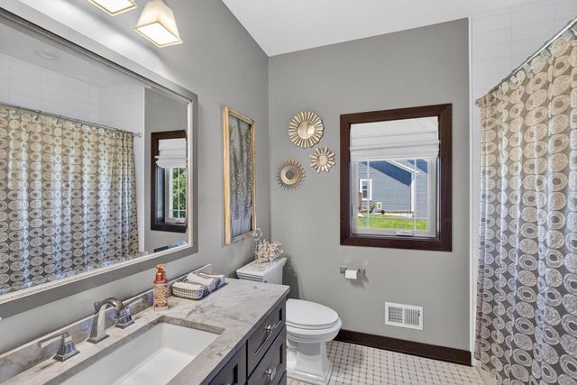 1852 Hunters TRAIL, West Bend, WI 53090