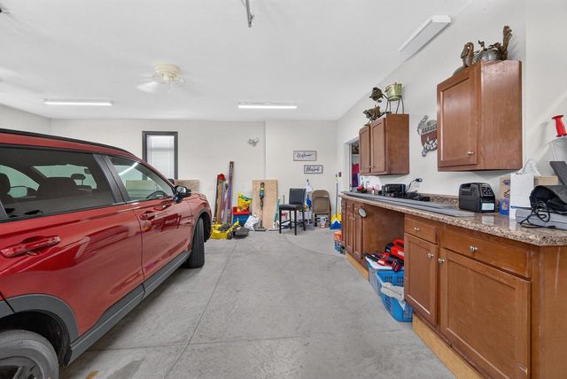 1852 Hunters TRAIL, West Bend, WI 53090