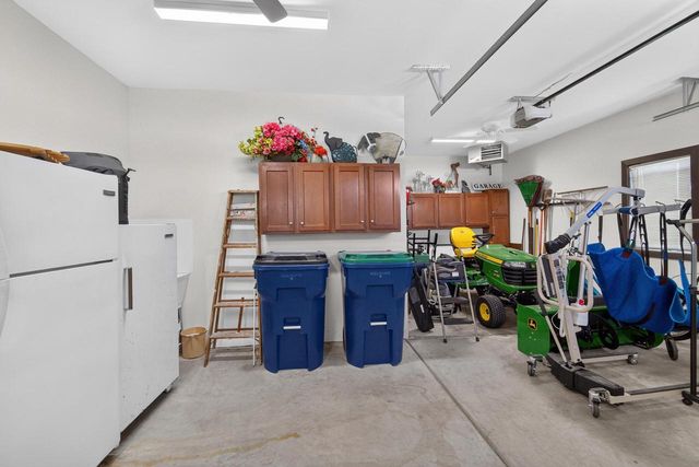 1852 Hunters TRAIL, West Bend, WI 53090