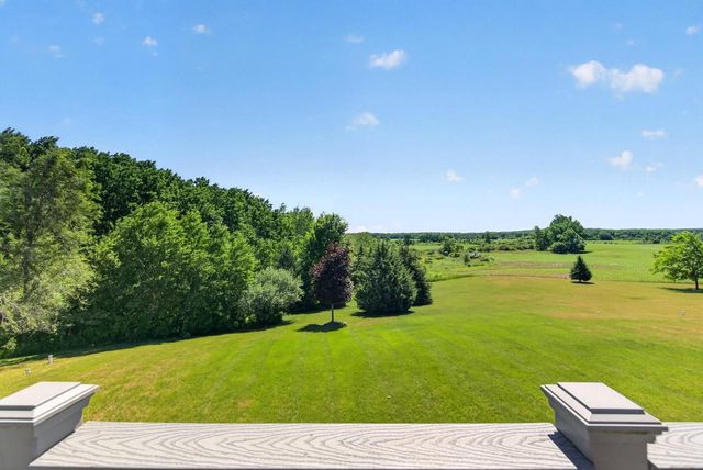 1852 Hunters TRAIL, West Bend, WI 53090