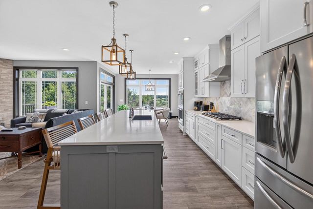 1852 Hunters TRAIL, West Bend, WI 53090