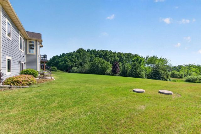 1852 Hunters TRAIL, West Bend, WI 53090