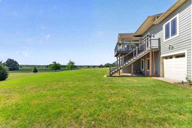 1852 Hunters TRAIL, West Bend, WI 53090