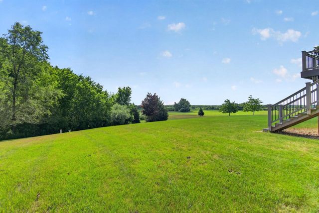 1852 Hunters TRAIL, West Bend, WI 53090
