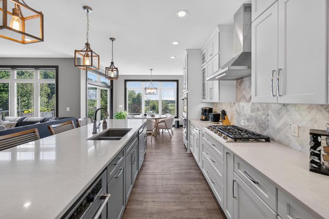 1852 Hunters TRAIL, West Bend, WI 53090