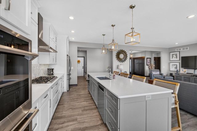 1852 Hunters TRAIL, West Bend, WI 53090