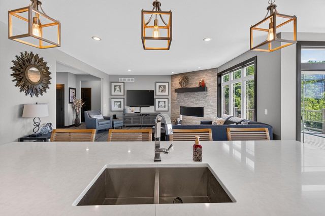 1852 Hunters TRAIL, West Bend, WI 53090