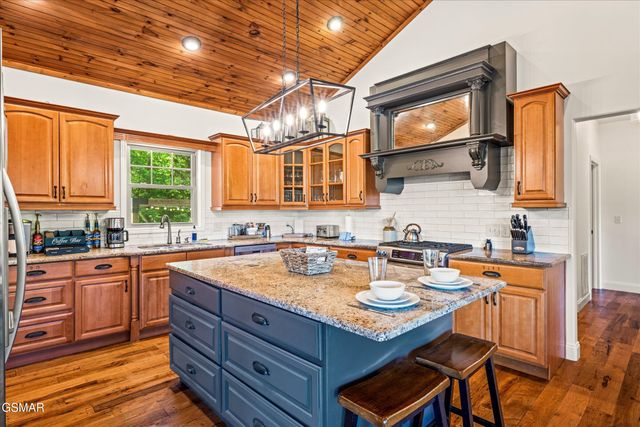 1932 Bales Way, Sevierville, TN 37876