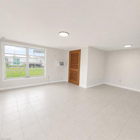 800 Willow DR, Lehigh Acres, FL 33936