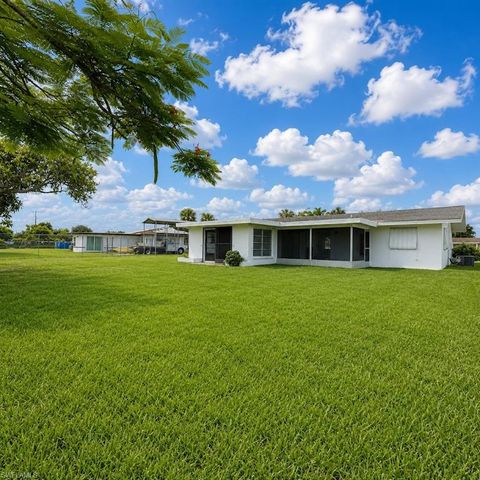 800 Willow DR, Lehigh Acres, FL 33936