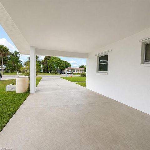 800 Willow DR, Lehigh Acres, FL 33936