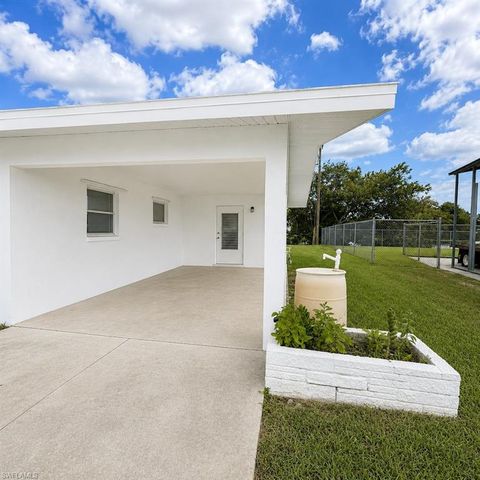 800 Willow DR, Lehigh Acres, FL 33936