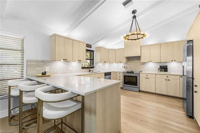 663 110th AVE N, Naples, FL 34108