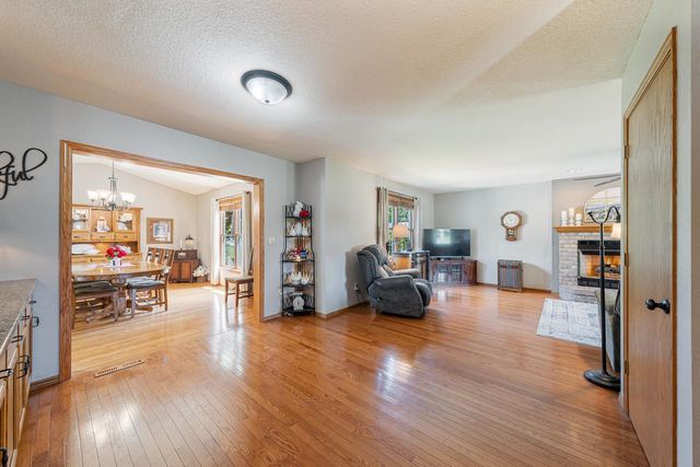 W6108 LONG COURT, Appleton, WI 54914