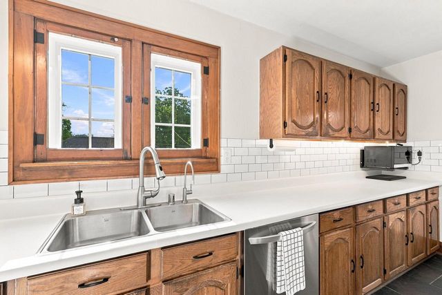 527 S 7th AVENUE, West Bend, WI 53095