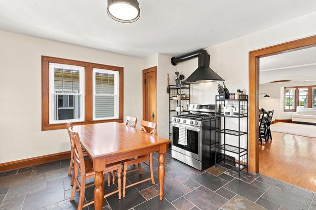 527 S 7th AVENUE, West Bend, WI 53095